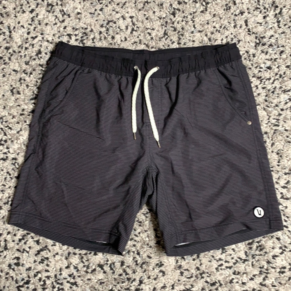 Vuori Men’s Grey Black Stripes Lined Stretch Workout Gym Drawstring Shorts